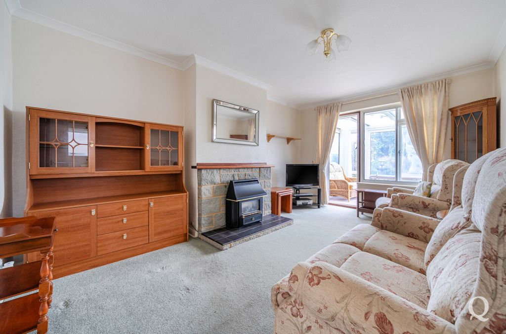 Property photo 2 of 21 9Ecbcf8c-0F76-47B...