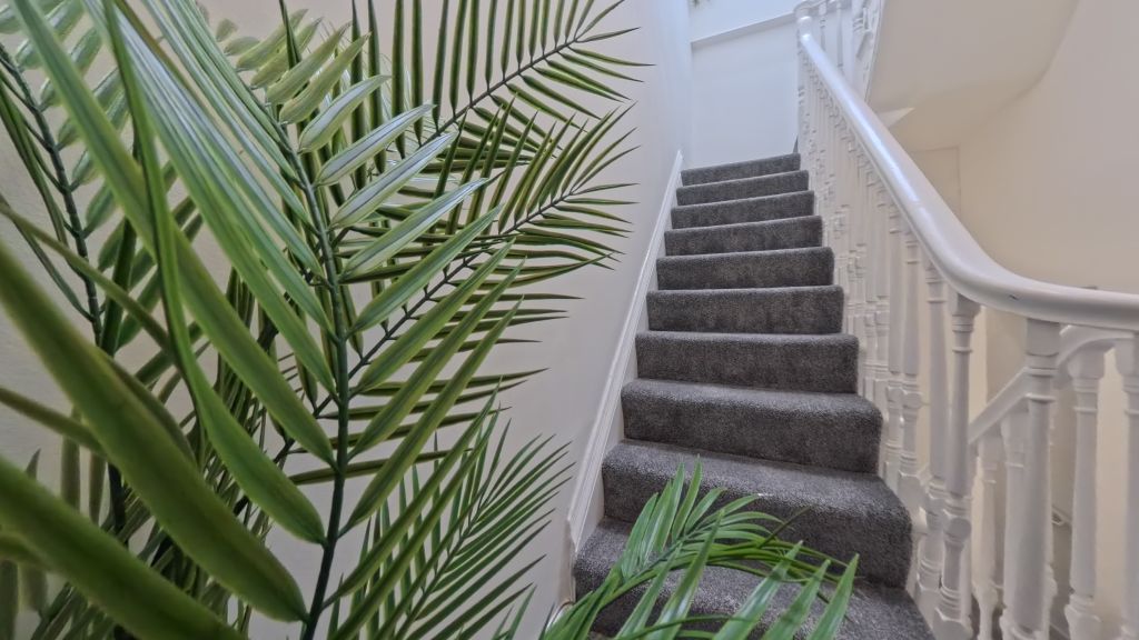 Property photo 3 of 8 Hallway