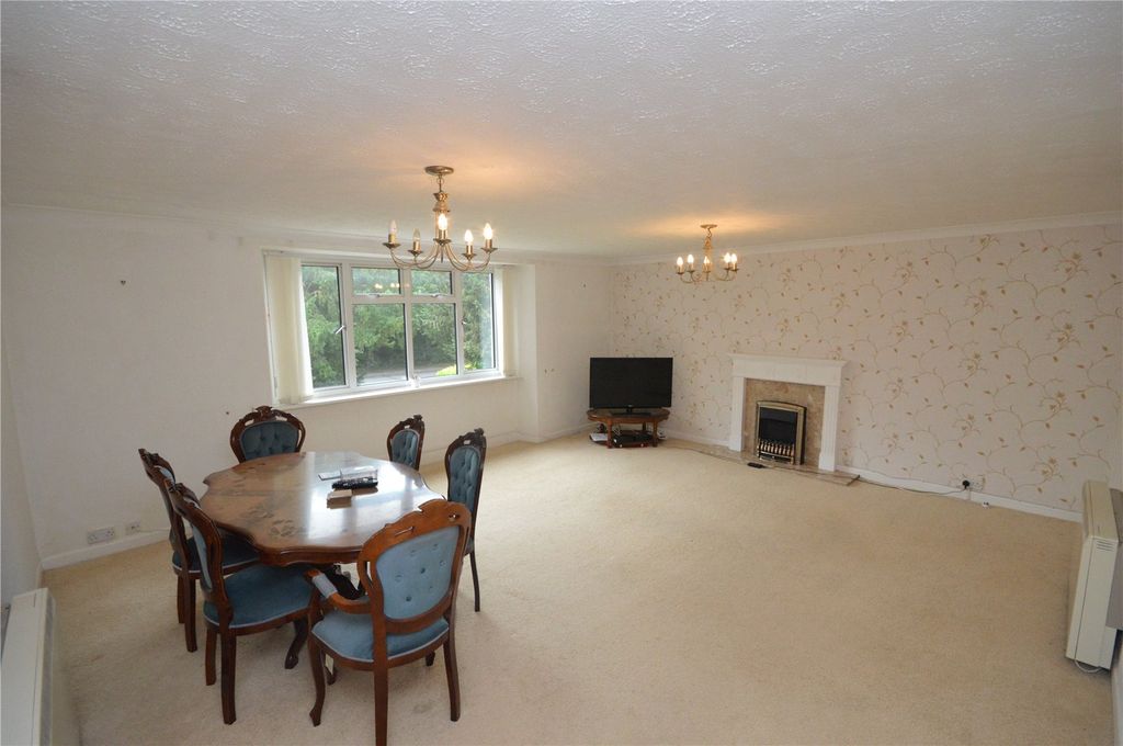 Property photo 2 of 7 Lounge