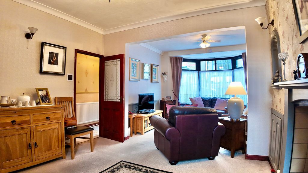 Property photo 2 of 34