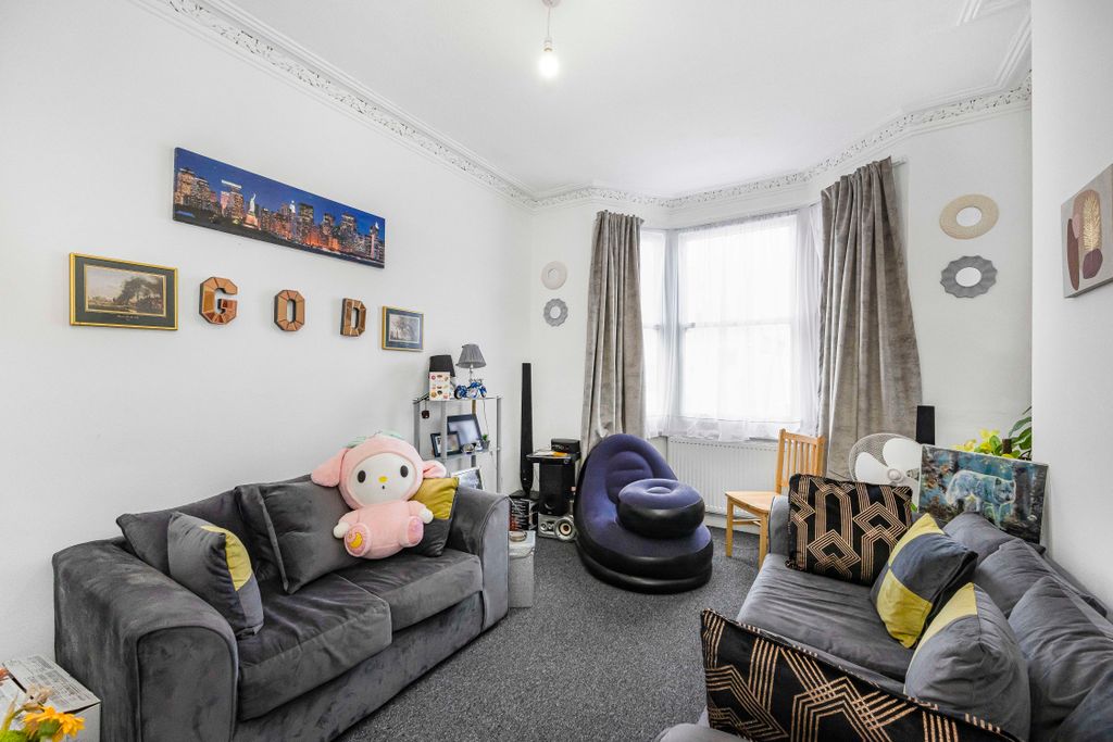 Property photo 2 of 11