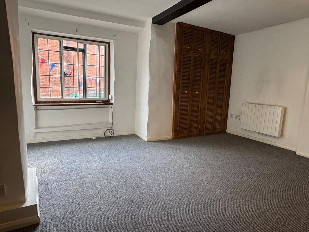 Property photo 3 of 6 Living/Bedroom