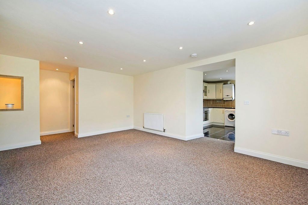 Property photo 2 of 8 Lounge