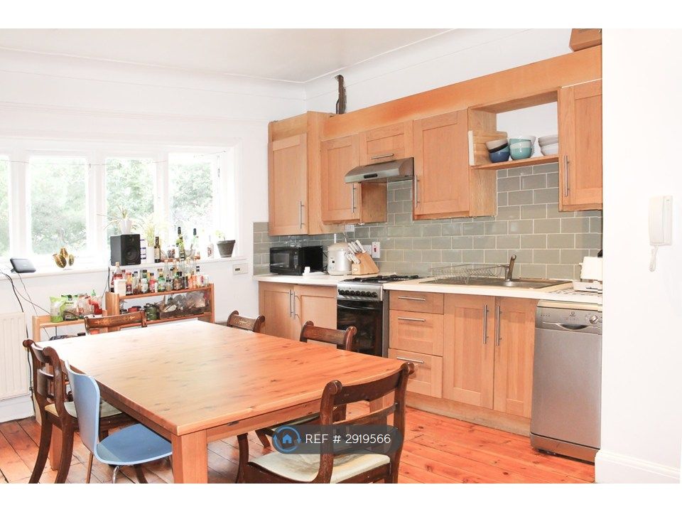 Property photo 3 of 12 Kitchen/Dining