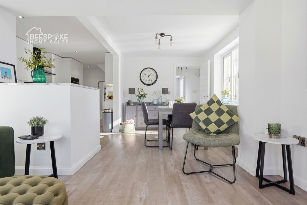 Property photo 2 of 33