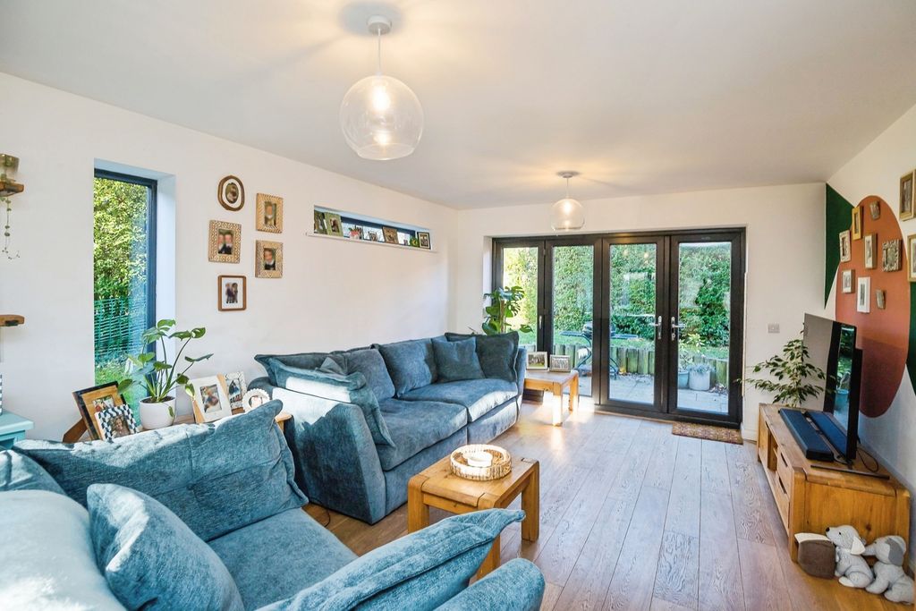 Property photo 2 of 21 Living/Dining Room