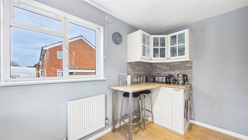 Additional image 8 of 2 bed flat for saleLightwater, Surrey GU18
