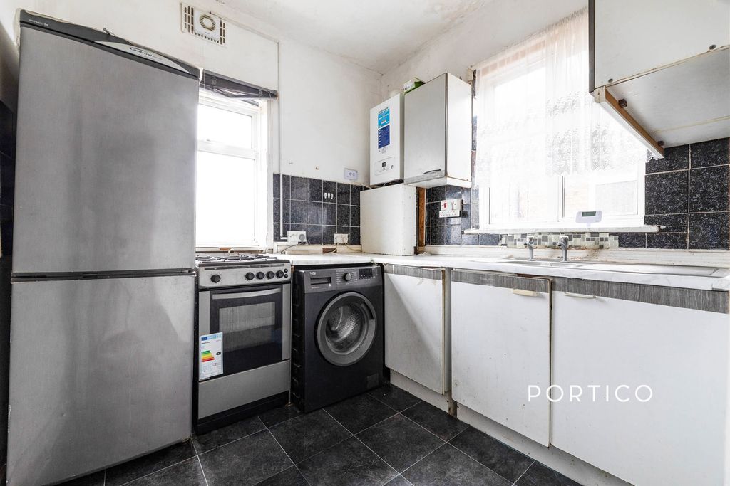 Property photo 3 of 10 Photo