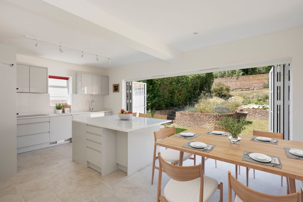 Property photo 3 of 30 Pr-9 Kidbrooke Gardens-24_Hi_CGI