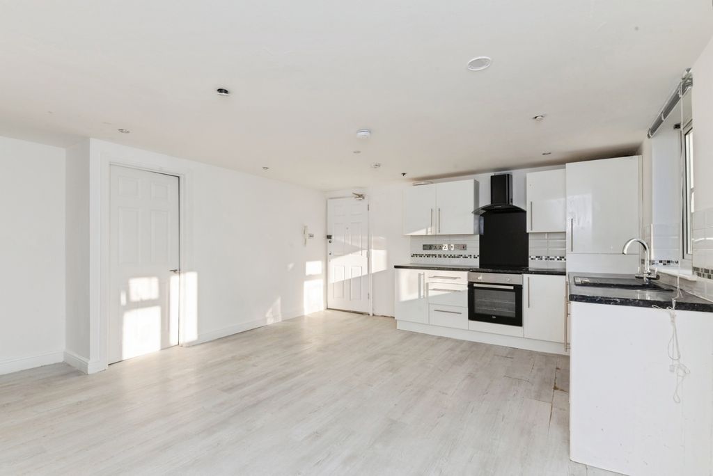 Property photo 3 of 10 Kitchen/Living Room