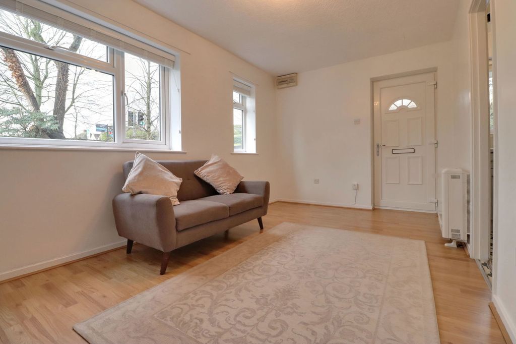 Property photo 2 of 9