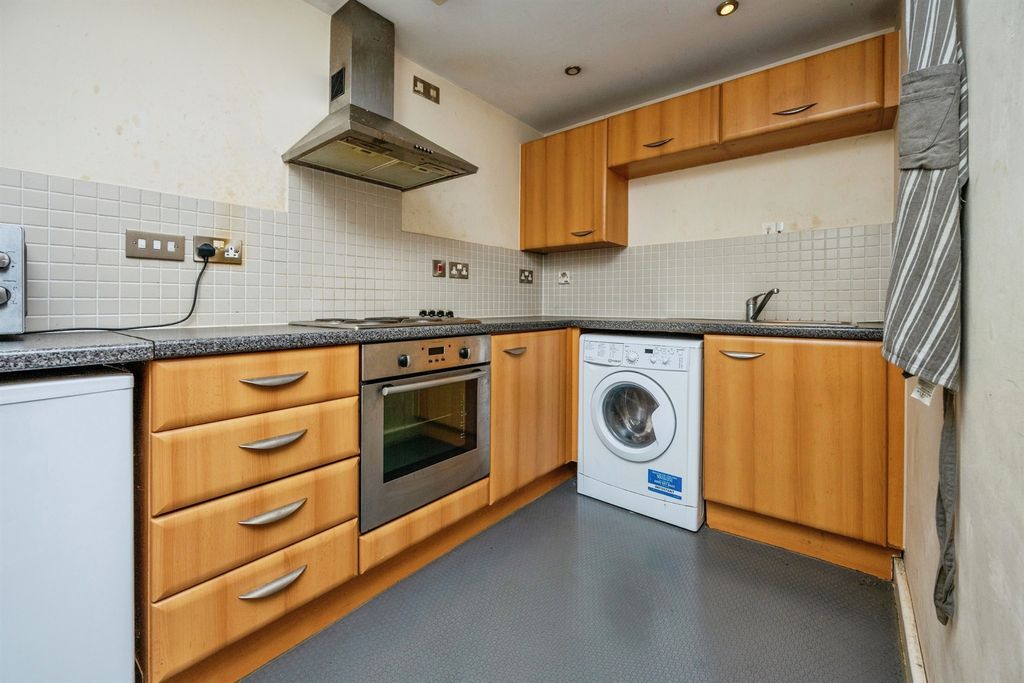 Property photo 2 of 19