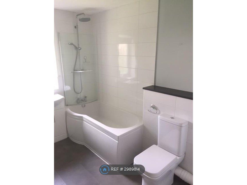 Property photo 3 of 13 Bathroom