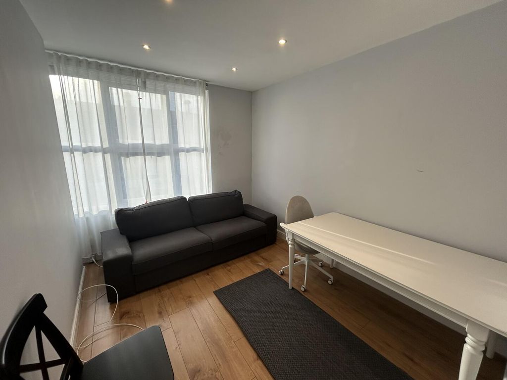 Property photo 2 of 5 Living Room