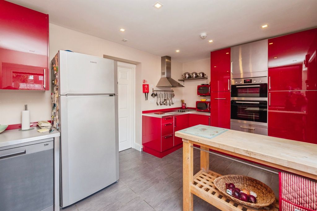 Property photo 2 of 18