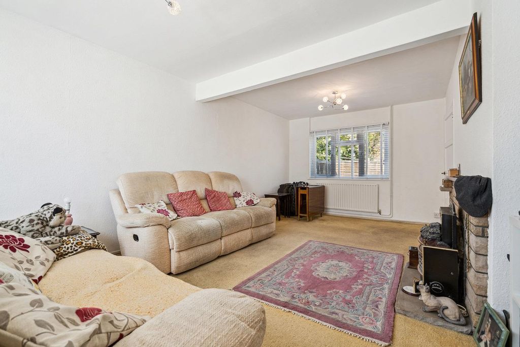 Property photo 3 of 14 10 Watson Close, Colliers Wood, Sw19 Reception 2.J