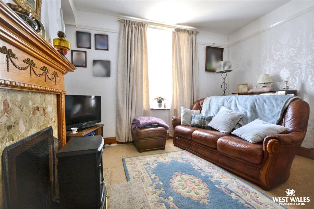 Property photo 2 of 24 Living Room