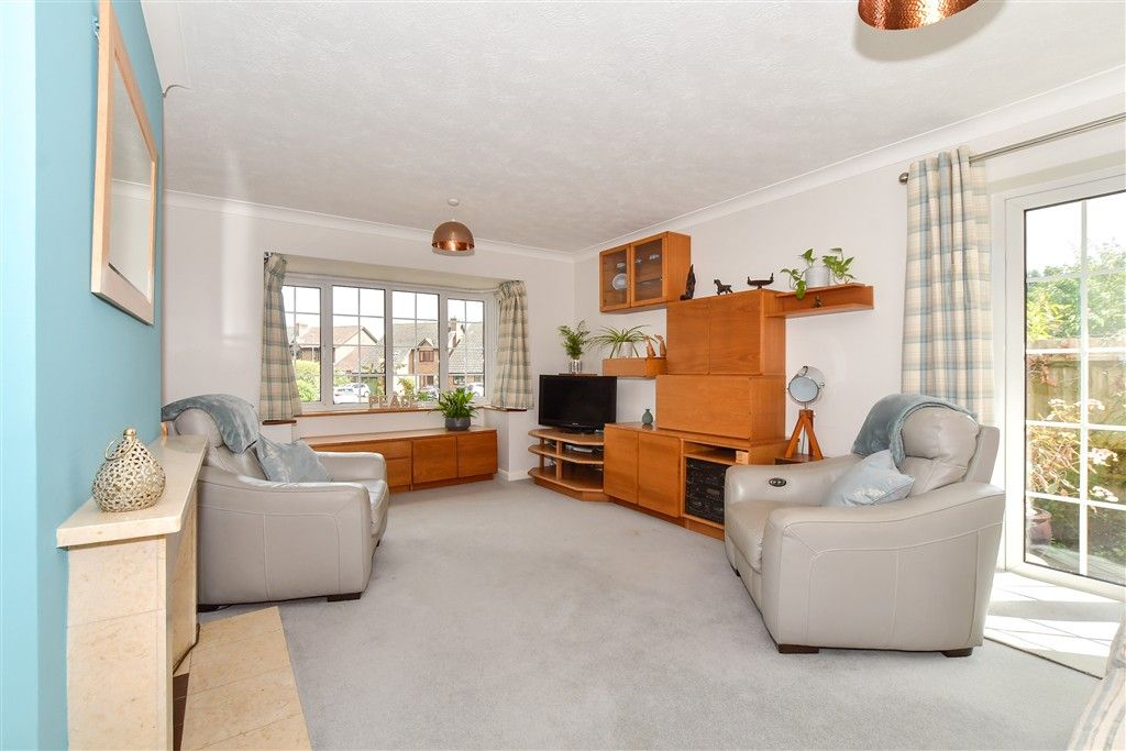 Property photo 2 of 11 Lounge