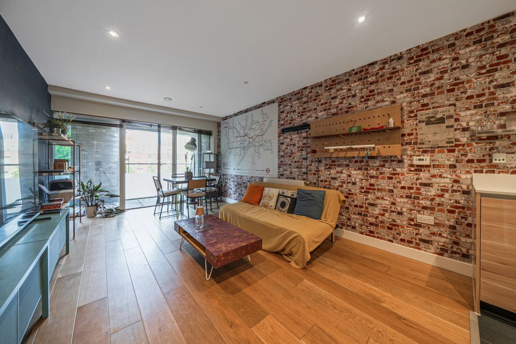 Property photo 2 of 17 Reception