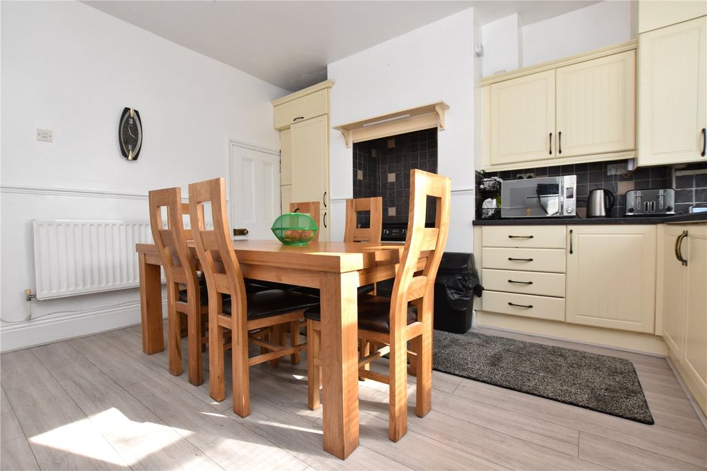 Property photo 2 of 16 Picture No. 05