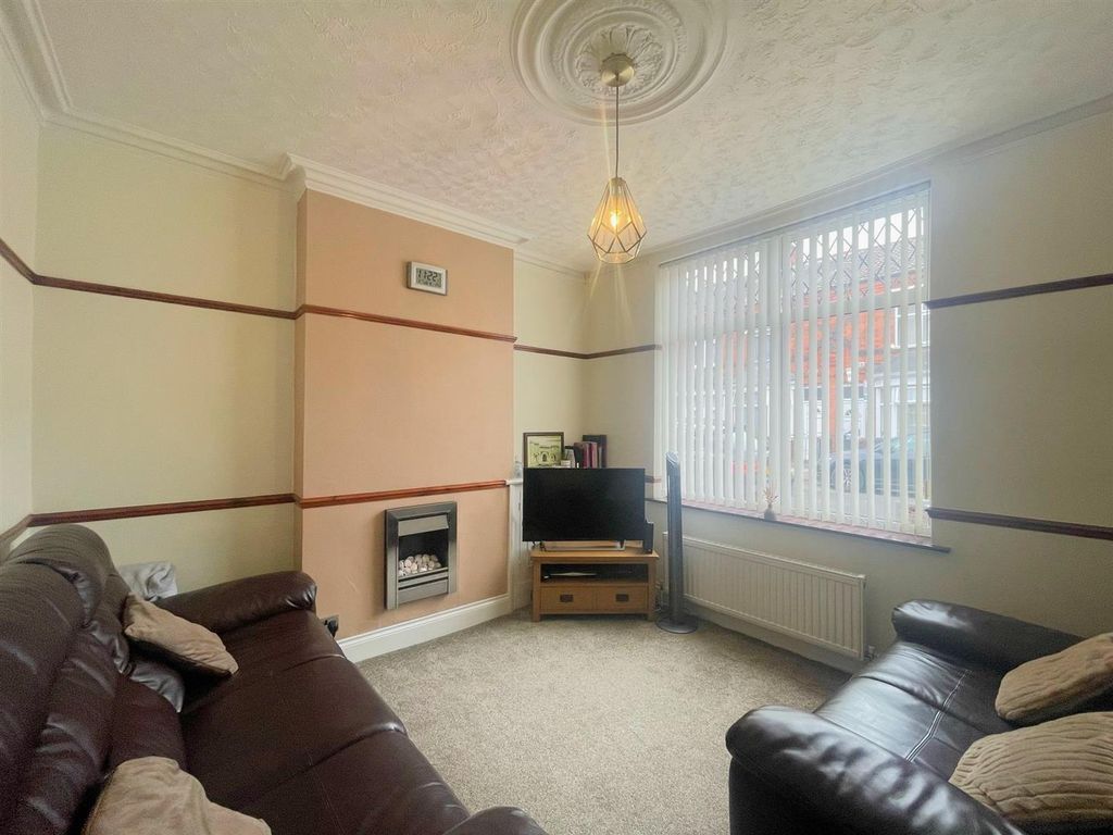 Property photo 2 of 15 Lounge