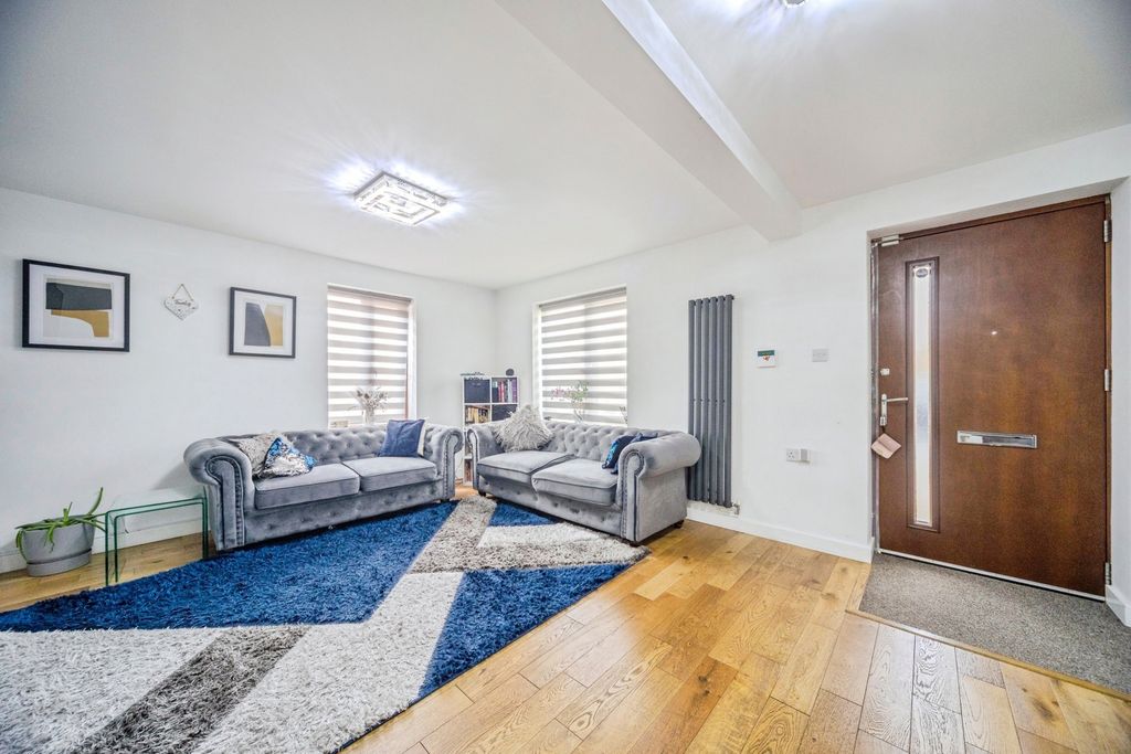 Property photo 3 of 19 Pbox-Img.Jpg