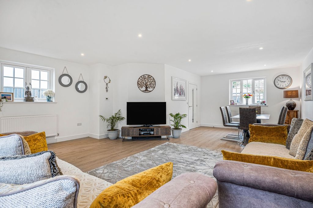 Property photo 3 of 29