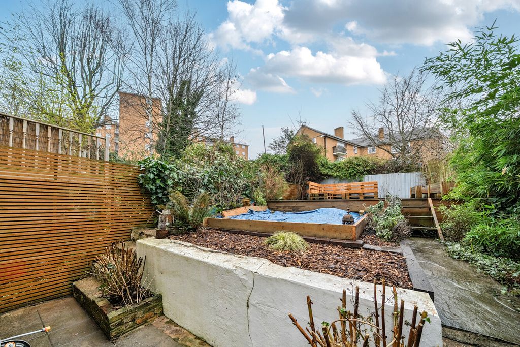 Property photo 2 of 12 1397689-5-696E094...