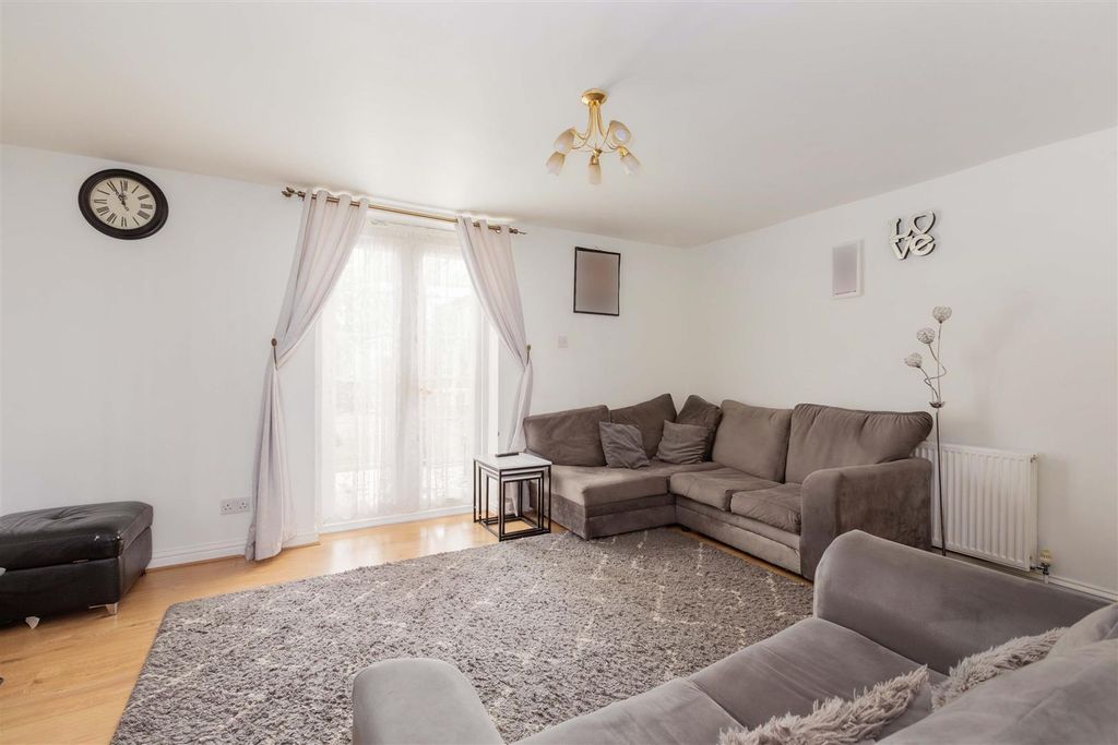 Property photo 3 of 17 75 High Street Chalvey-9.Jpg