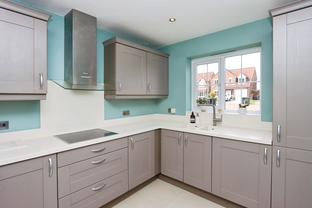 Property photo 2 of 17 Photo