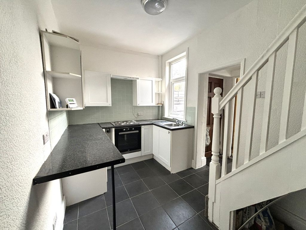 Property photo 3 of 7 Kitchen