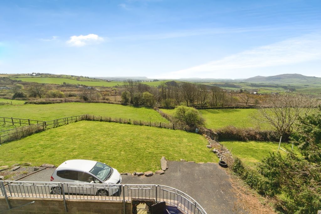 Property photo 3 of 19 Photo