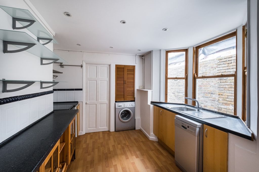Property photo 2 of 8 Ringcroft Street