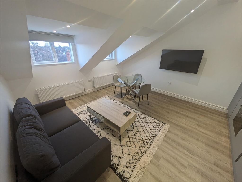 Property photo 3 of 7 Lounge