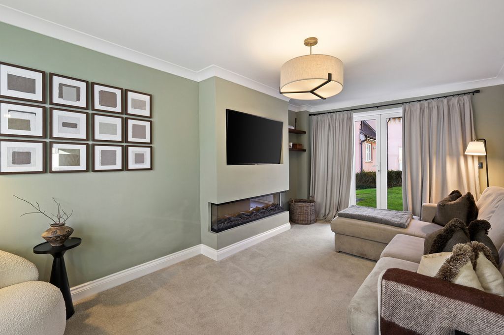 Property photo 2 of 27