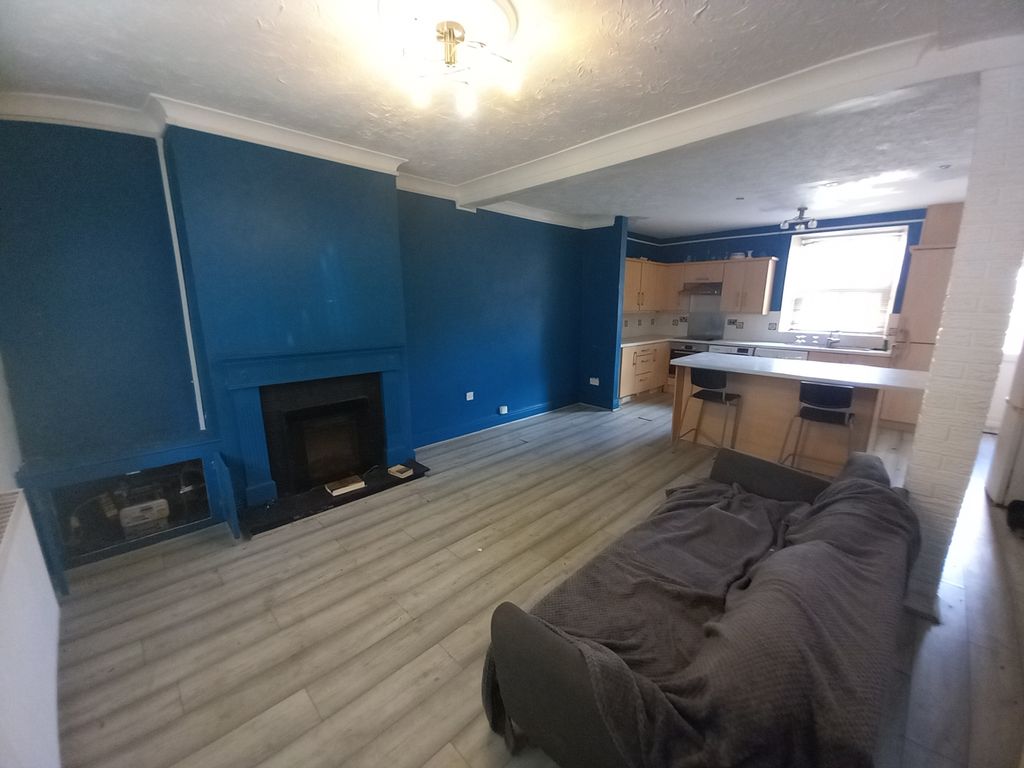Property photo 2 of 8 Open Plan Living Accommodation