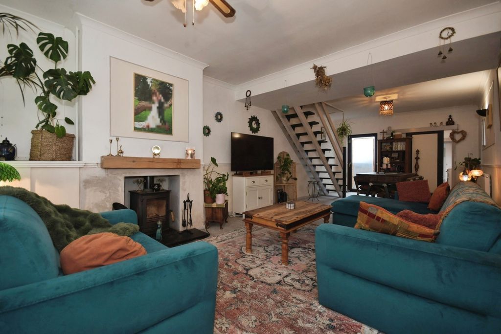 Property photo 3 of 18 Pbox-Img.Jpg