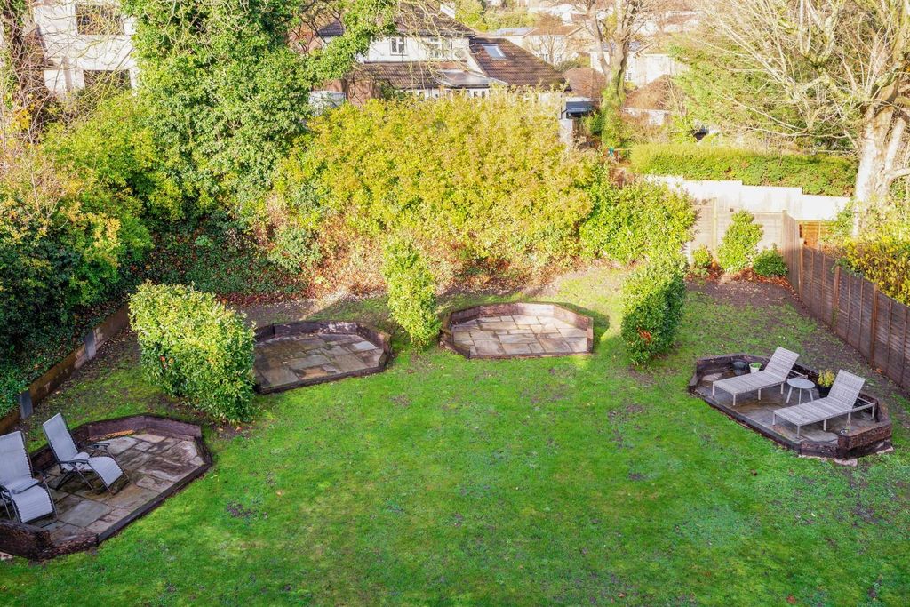 Additional image 18 of 2 bed flat for saleThe Drive, Coulsdon CR5