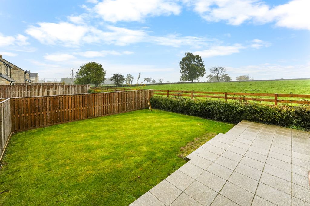 Property photo 2 of 16 Picture No. 23