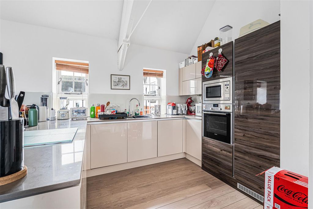 Property photo 3 of 17 15_68447.Jpg