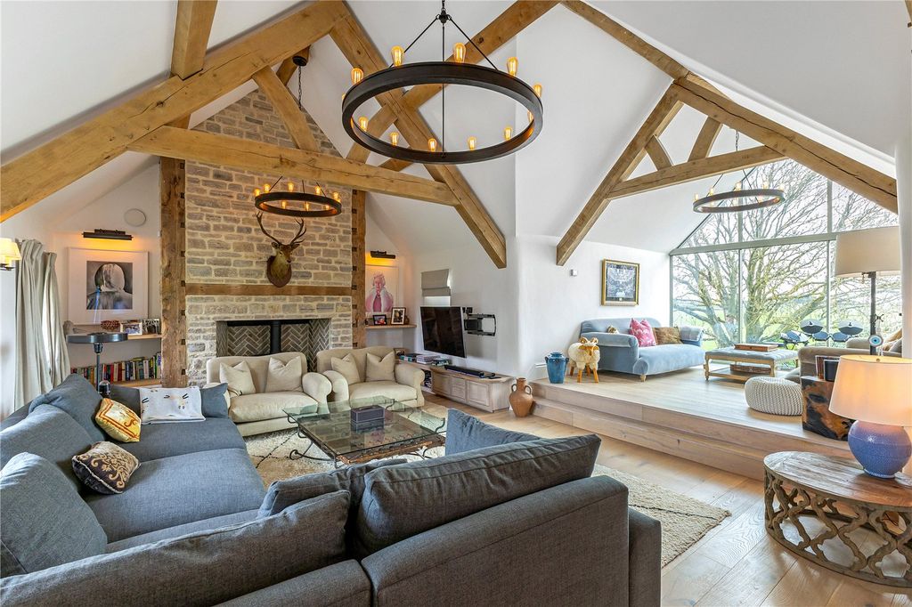 Property photo 3 of 18 Sitting Room