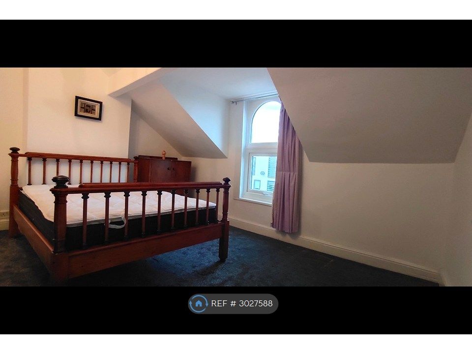 Property photo 3 of 5 Bedroom 1