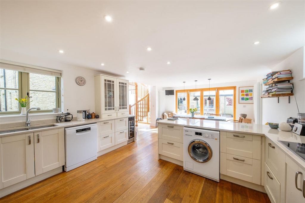 Property photo 3 of 19 Kitchen 1.Jpg