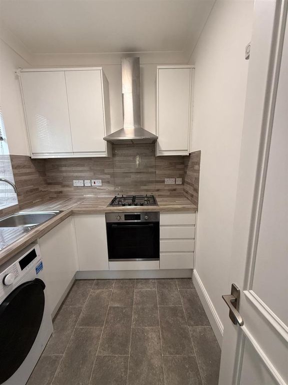 Property photo 2 of 7 Kt Surbiton Ll.Jpeg