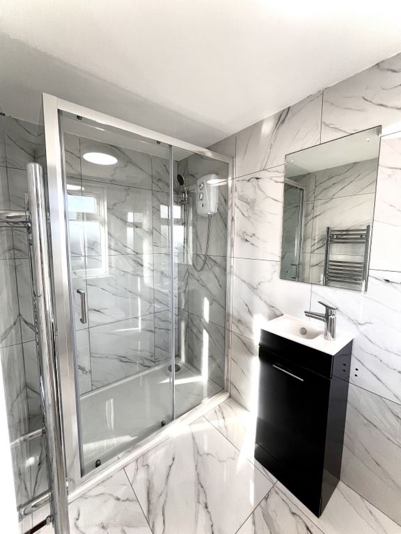 Property photo 3 of 13 Private-Ensuite