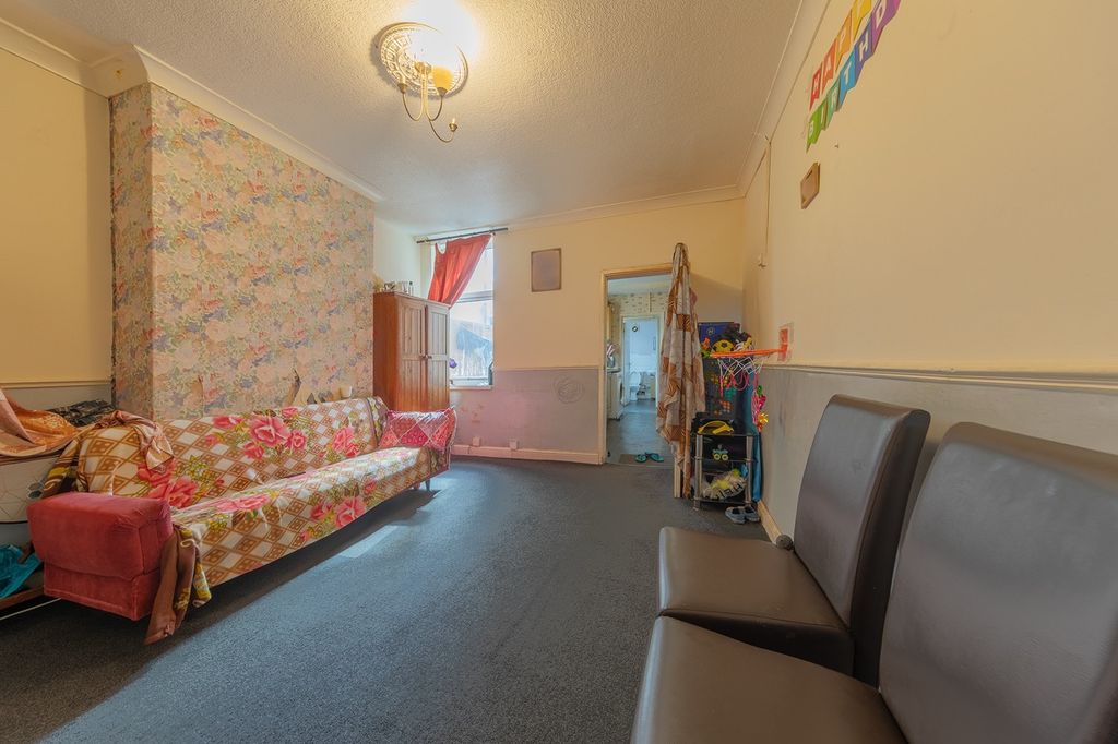 Property photo 2 of 23