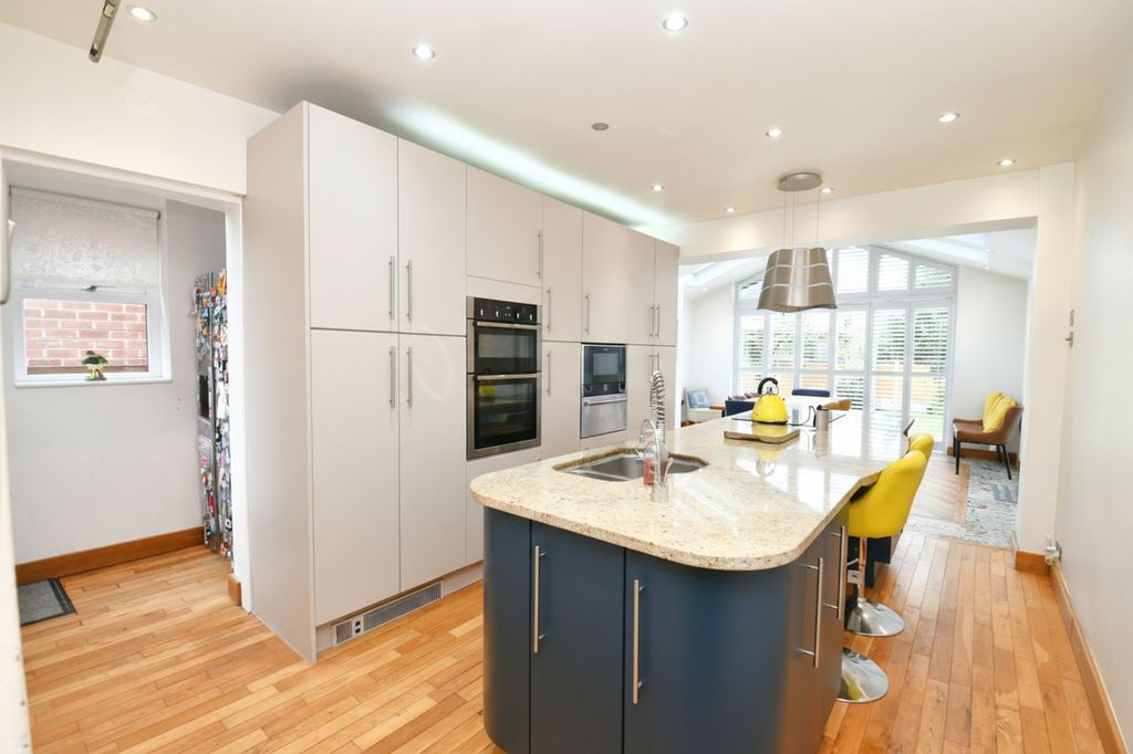 Property photo 3 of 31