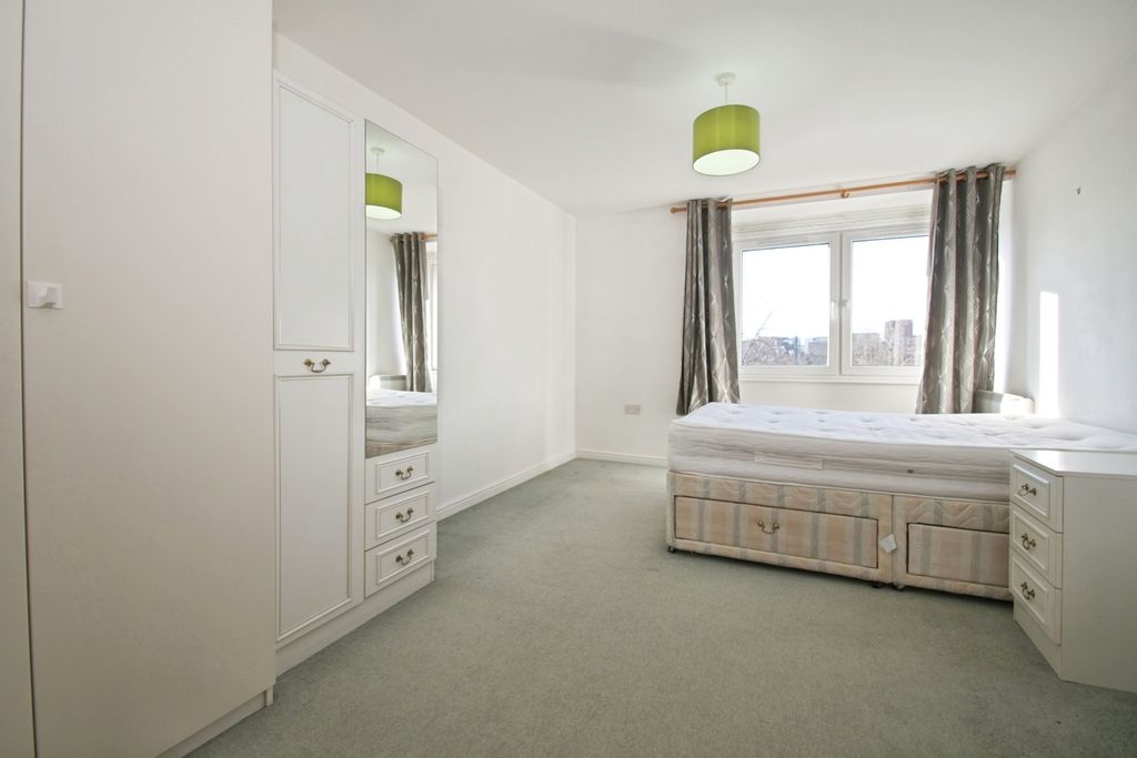 Property photo 1 of 12 Bedroom