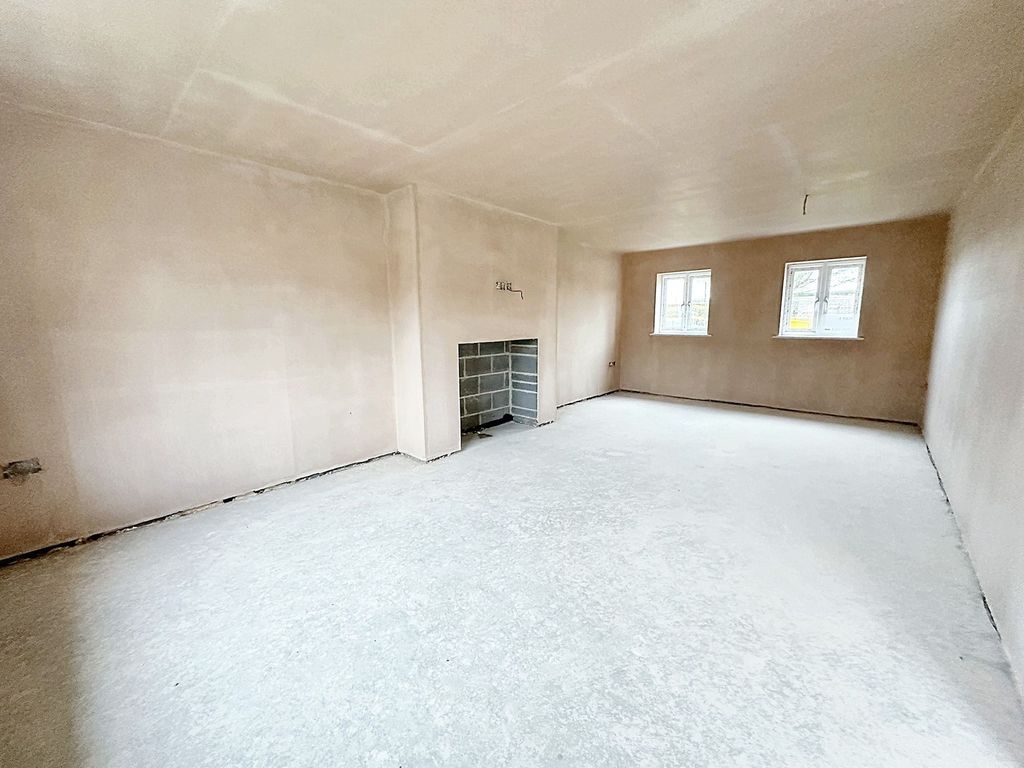 Property photo 3 of 10 Living Room