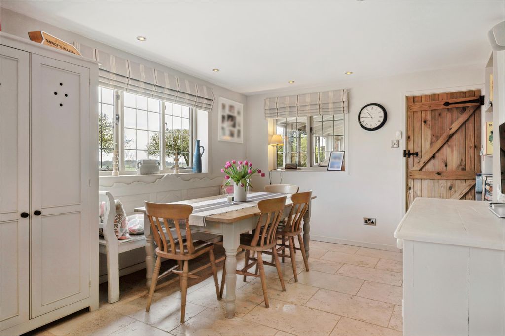 Property photo 3 of 23 Image